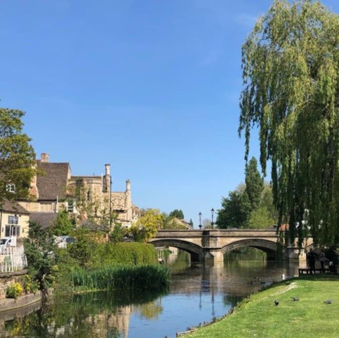 Private Woody Apartment, 2 King Beds, Very Centre Stamford Extérieur photo