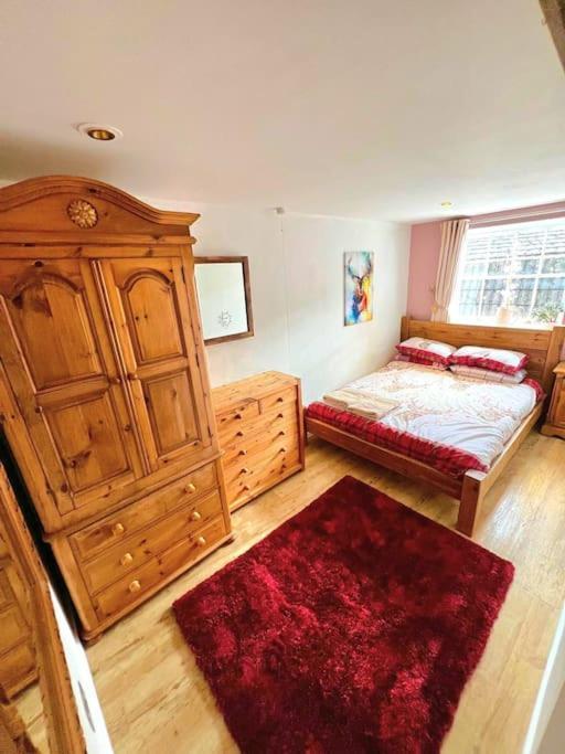 Private Woody Apartment, 2 King Beds, Very Centre Stamford Extérieur photo